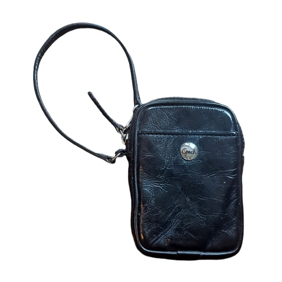 Coach Handbags - Coach Black Patent Leather Wristlet Zip Around
